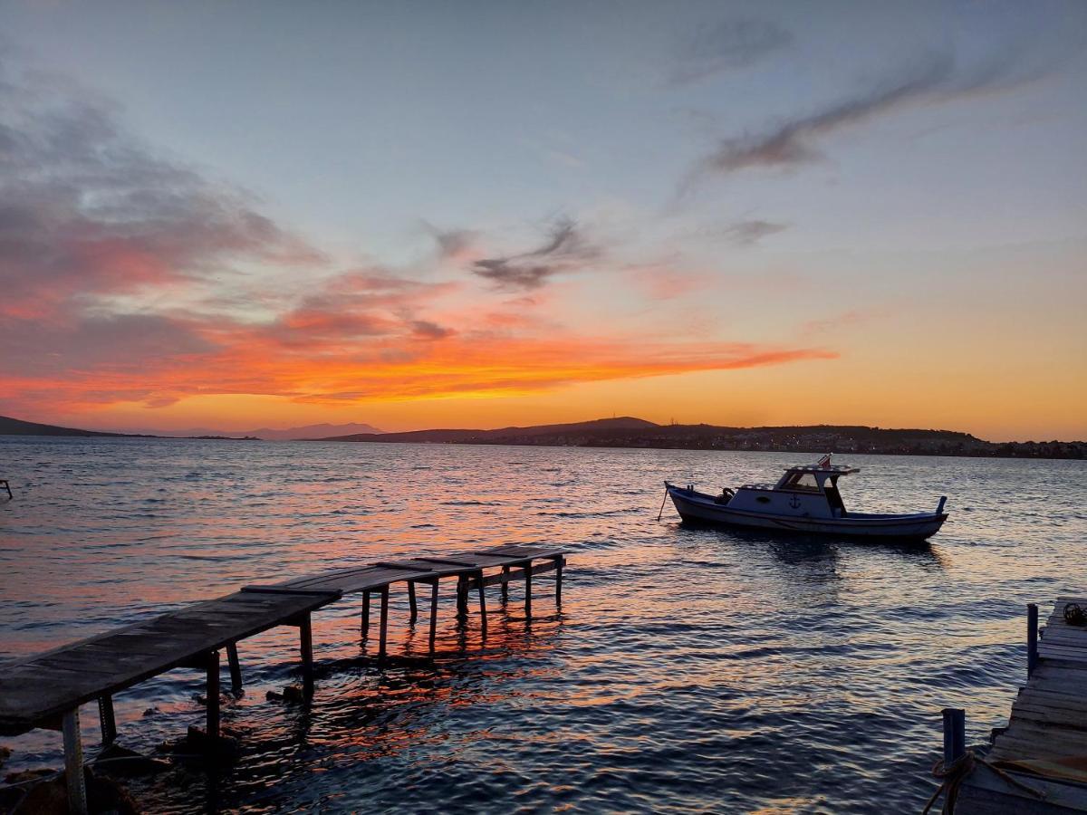 Celil Pansiyon Ayvalik Luaran gambar
